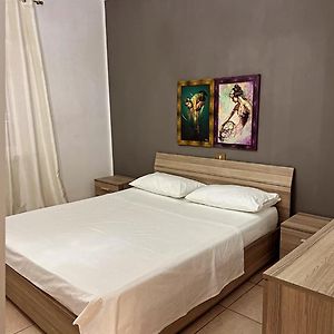 Camera con letto king size